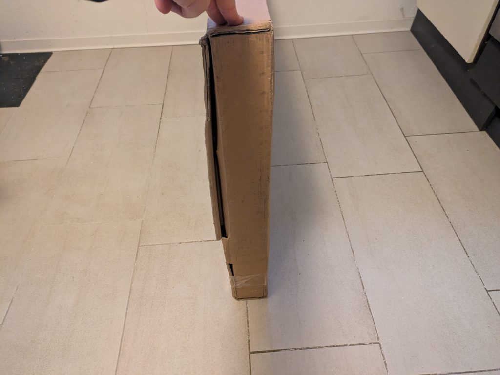 Verpackung der Könighaus Panorama Infrarotheizung von der Seite