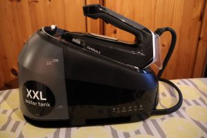 Braun CareStyle 5 IS5249BK Dampfbügelstation Gesamtansicht seitlich