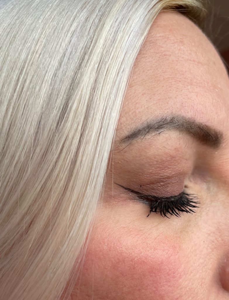 Eveline Cosmetics SOS LASH BOOSTER 5 Wimpernserum Verpackung nach der Anwendung