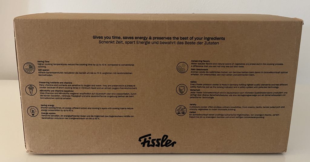 Fissler Vitaquick® Premium Schnellkochtopf im Karton von hinten
