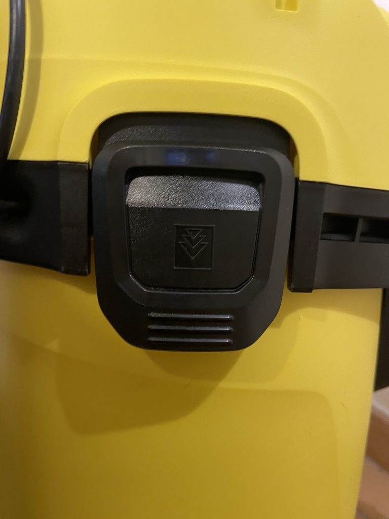 Kärcher WD 3 V-17/4/20 Nass-Trockensauger Behälterverrieglung von vorne