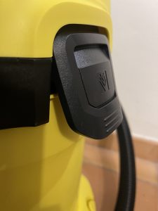 Kärcher WD 3 V-17/4/20 Nass-Trockensauger geöffnete Behälterverriegelung