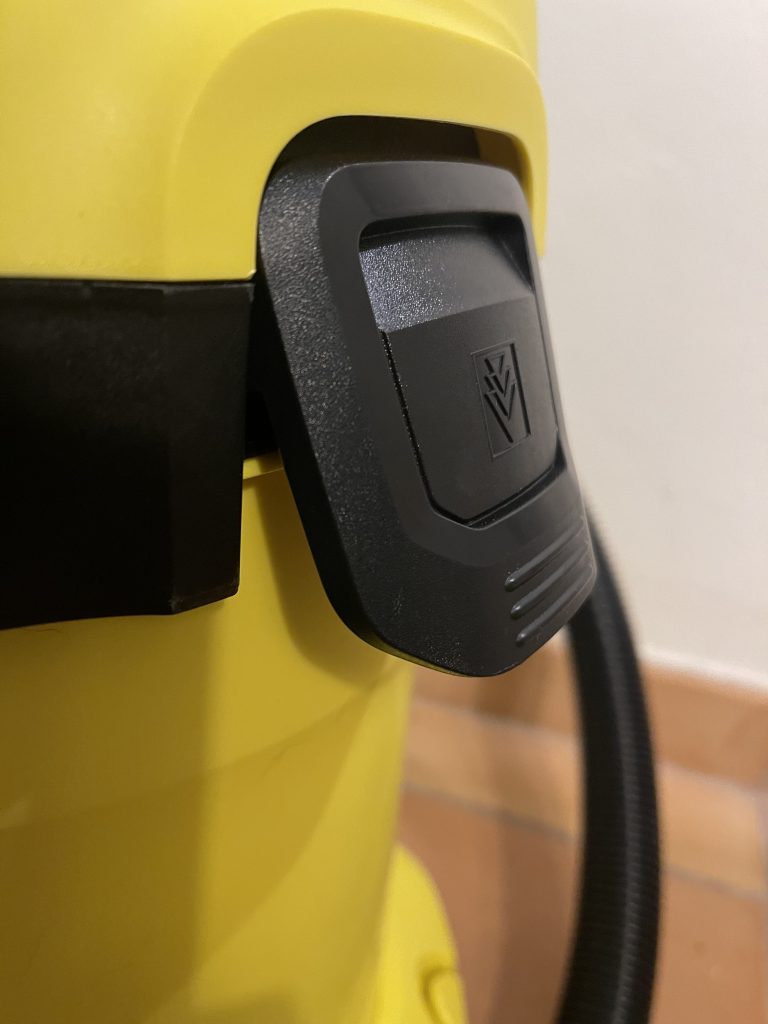 Kärcher WD 3 V-17/4/20 Nass-Trockensauger geöffnete Behälterverriegelung