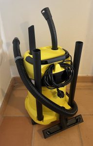 Kärcher WD 3 V-17/4/20 Nass-Trockensauger auseinandergebaut für ein kompaktes Verstauen