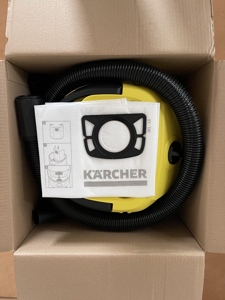 Kärcher WD 3 V-17/4/20 Nass-Trockensauger im geöffneten Karton