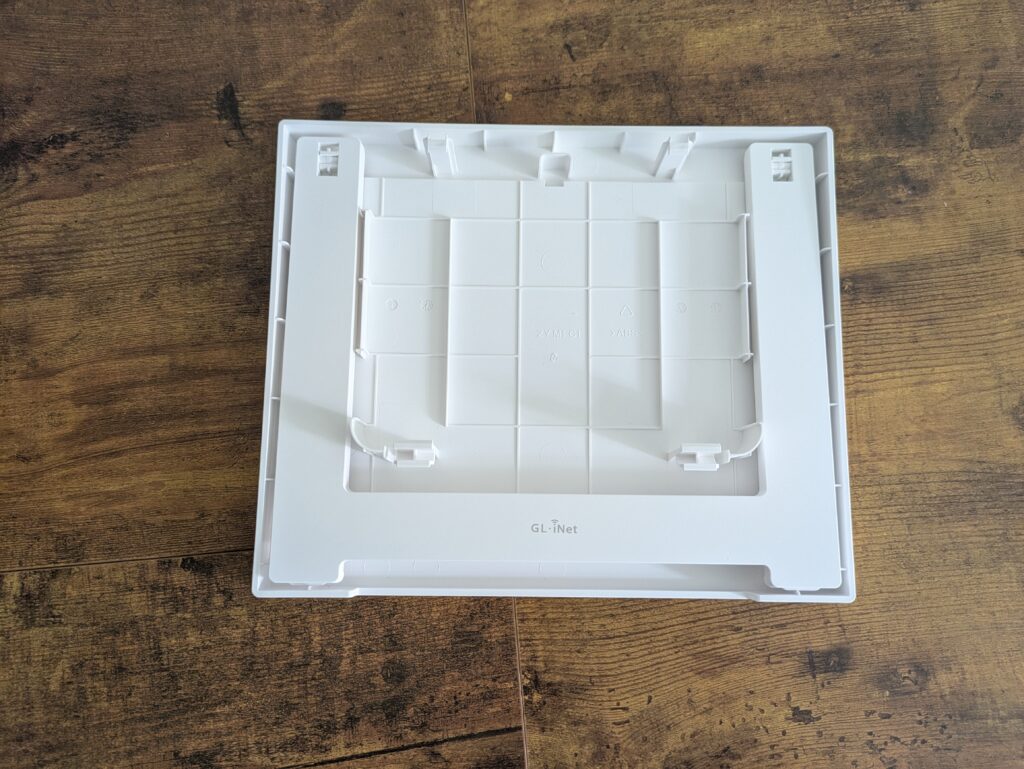 Bildhalterung des GL.iNet GL-B3000 Routers (2)