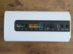 TP Link VX800v Router von hinten
