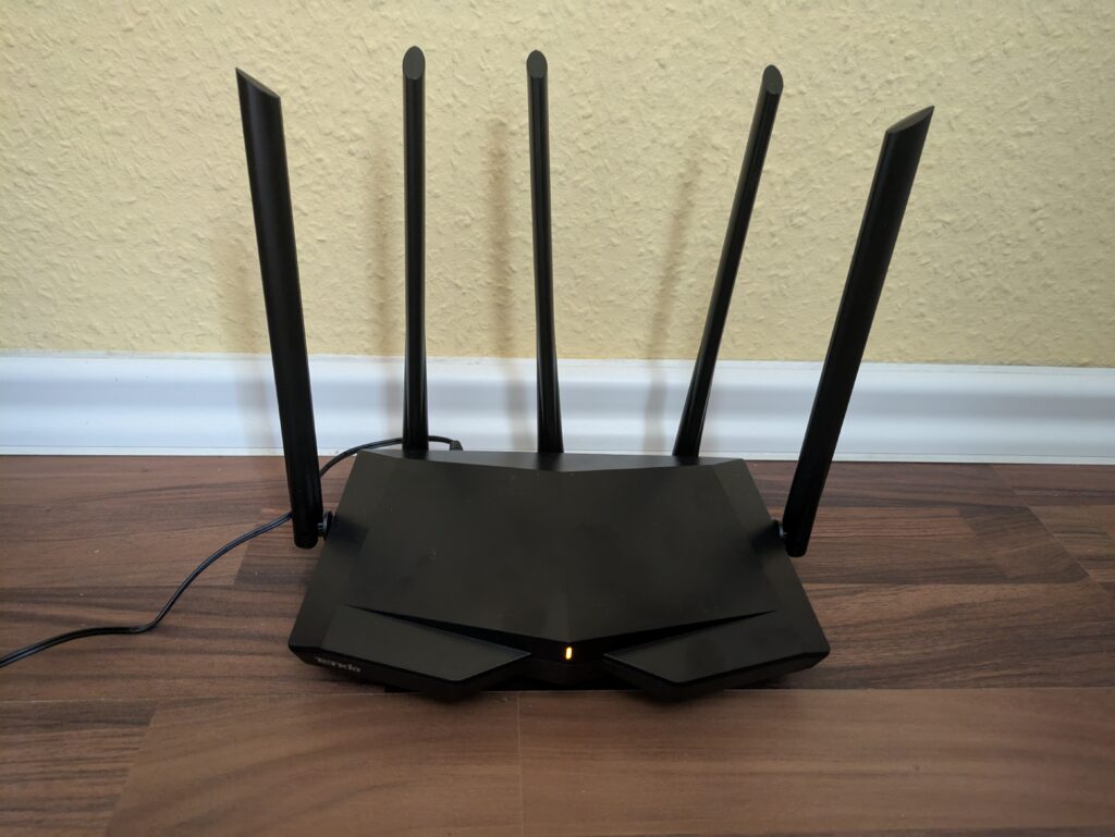 Tenda RX1 Pro Router Titelbild