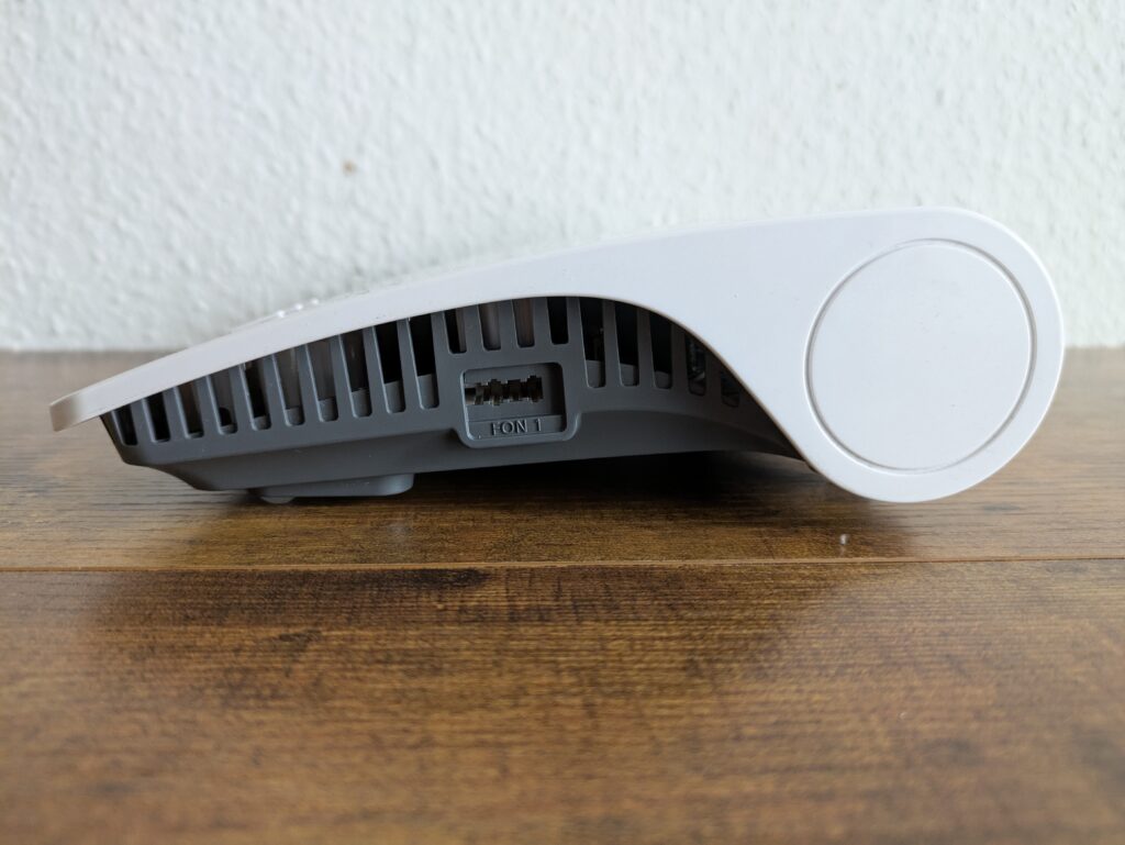 FRITZ!Box 6670 Cable Router von der Seite