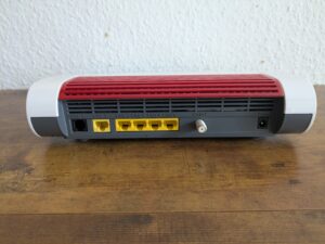 FRITZ!Box 6670 Cable Router von hinten