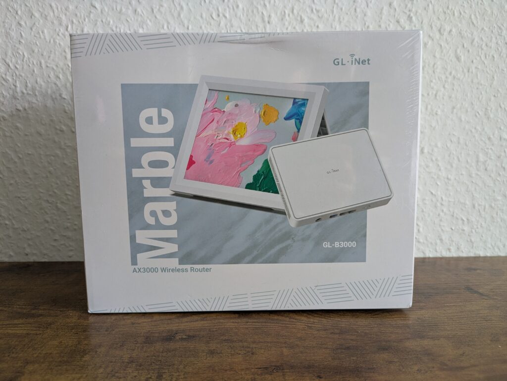Verpackung des GL.iNet GL-B3000 Routers von vorne