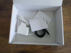 Verpackung des Xiaomi AX3000T Routers geöffnet