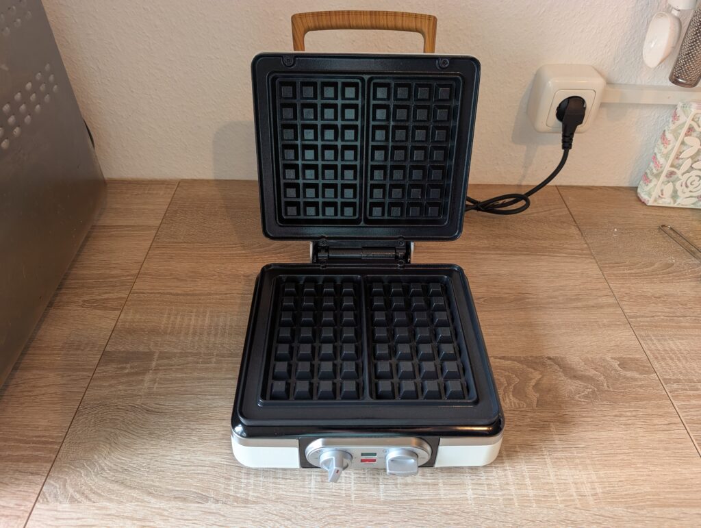 DOMO DO9280W Waffeleisen geöffnet