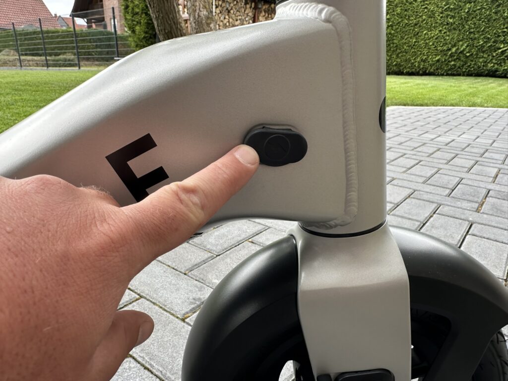 Streetbooster PURE Flex E-Scooter Ladeanschluss zu