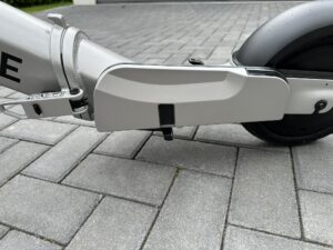 Streetbooster PURE Flex E-Scooter Trittfläche eingeklappt