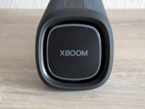 LG XBOOM Go DXG7 Bluetooth-Lautsprecher von rechts in der Nahansicht
