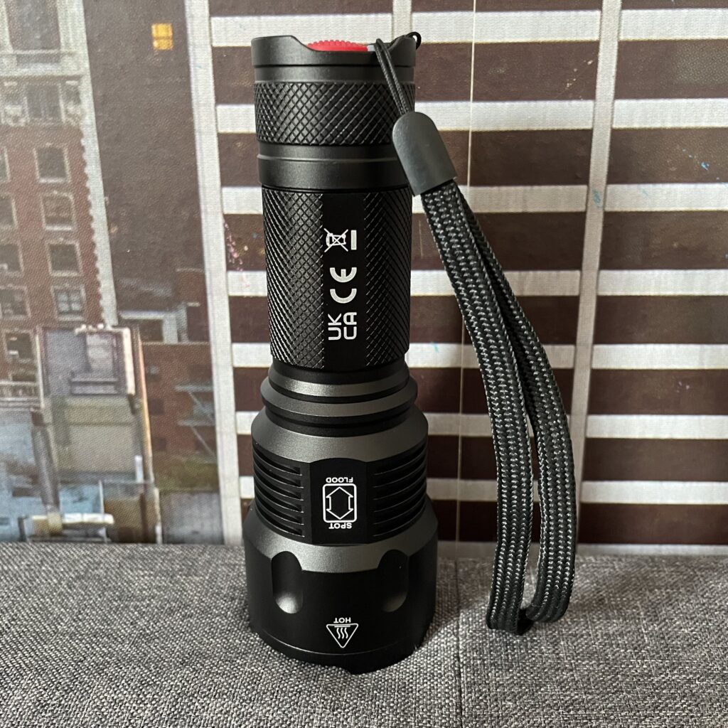 REHKITTZ S1600 LED-Taschenlampe seitlich