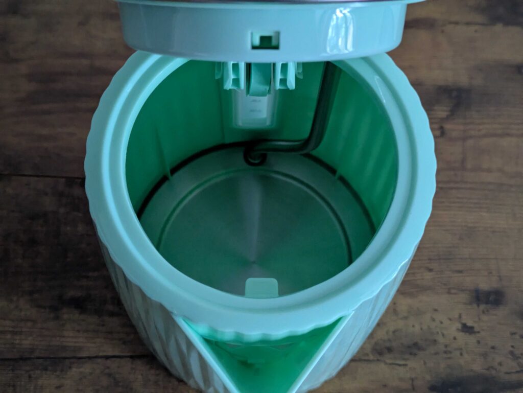 Russell Hobbs Eden Wasserkocher geöffnet
