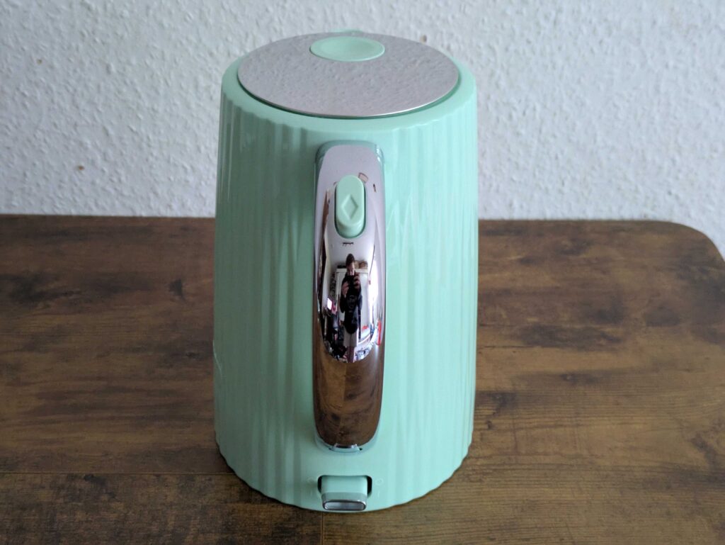 Russell Hobbs Eden Wasserkocher von hinten