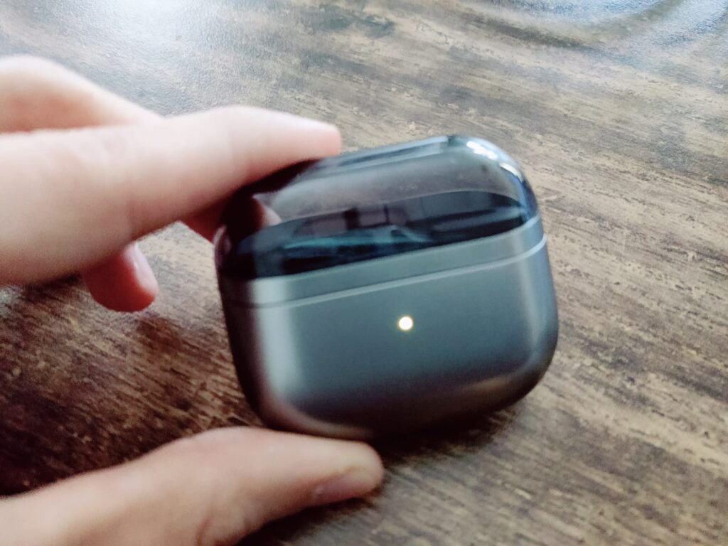 Samsung Galaxy Buds3 Kopfhörer Ladecase aufgeladen