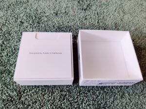 Apple AirPods (4. Generation) In-Ear-Kopfhörer Verpackung offen