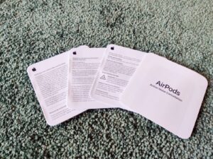 Apple AirPods 4 Kopfhörer Anleitungen ausgepackt