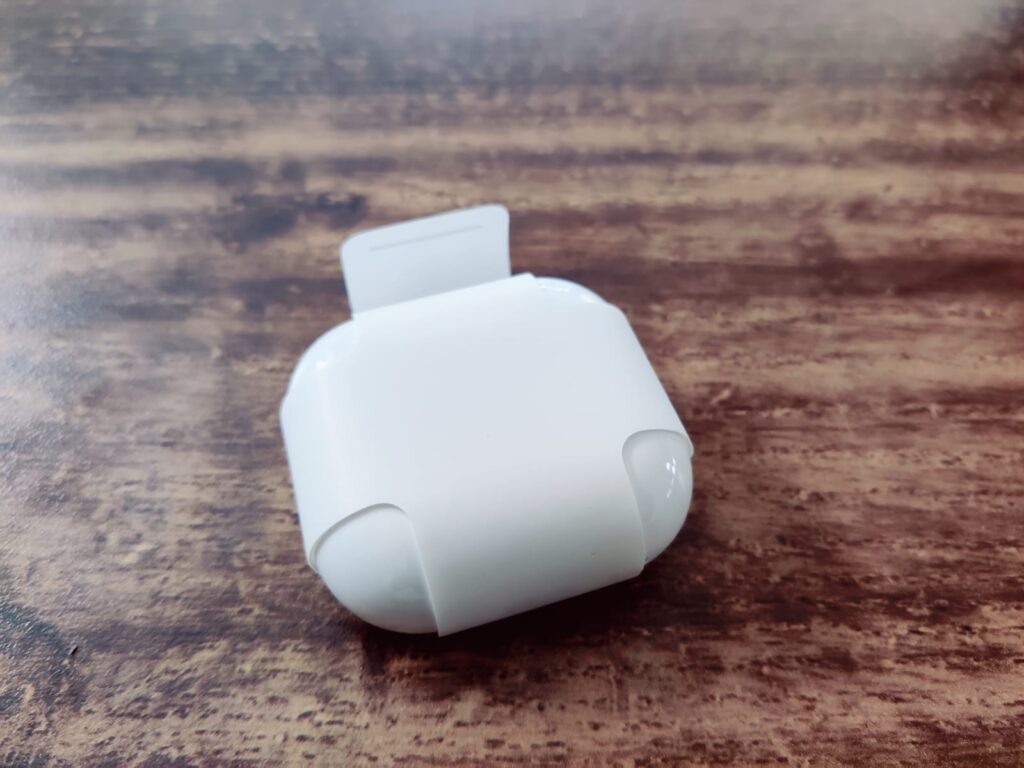 Apple AirPods 4 Bluetooth-Kopfhörer Ladecase verpackt