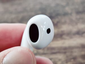 Apple AirPods 4 Kopfhörer Ohrhörer Nahaufnahme