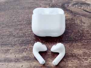 Apple AirPods 4 Kopfhörer Ladecase mit Ohrhörern