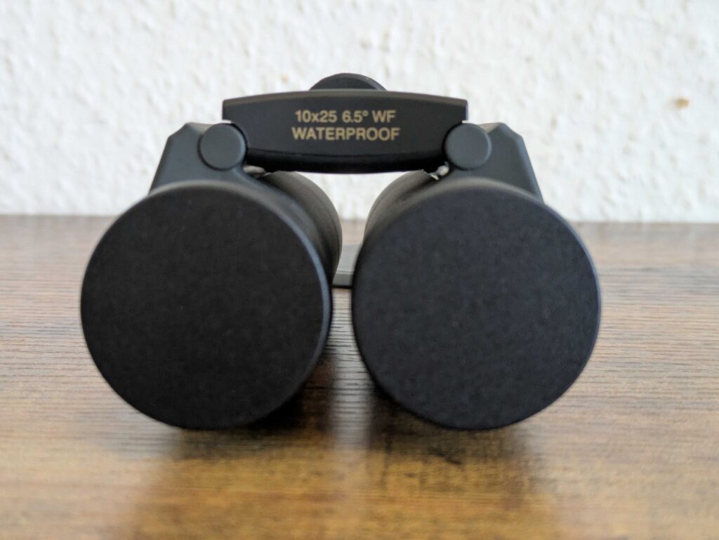 Nikon Sportstar EX 10x25 DCF Fernglas von hinten mit Schutzklappen