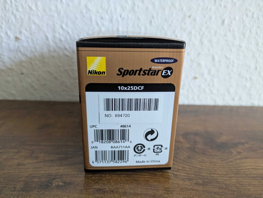 Verpackung des Nikon Sportstar EX 10x25 DCF Fernglas