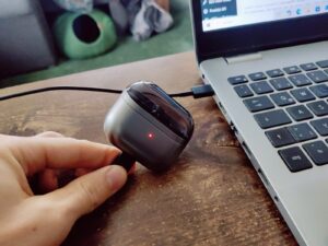 Samsung Galaxy Buds 3 In-Ear-Bluetooth-Kopfhörer Ladecase beim Laden