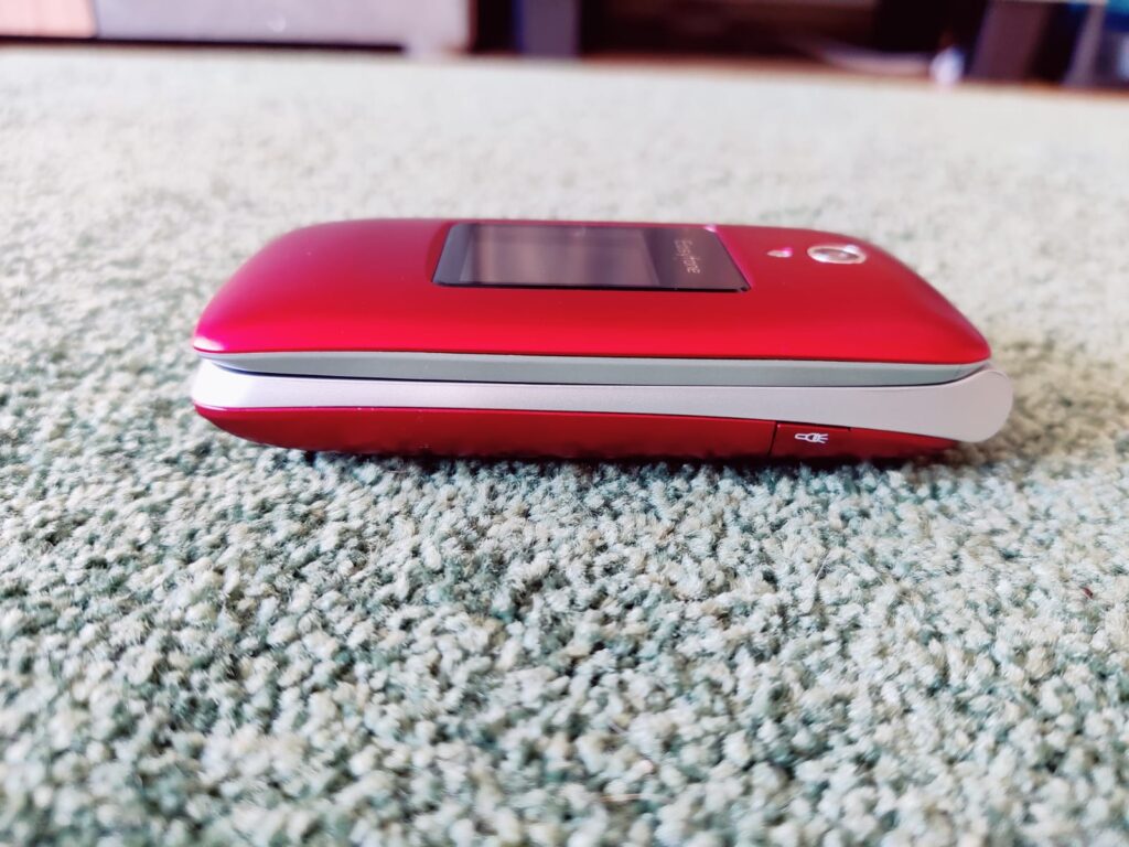 Easyfone Prime-A1 Pro Seniorenhandy seitlich