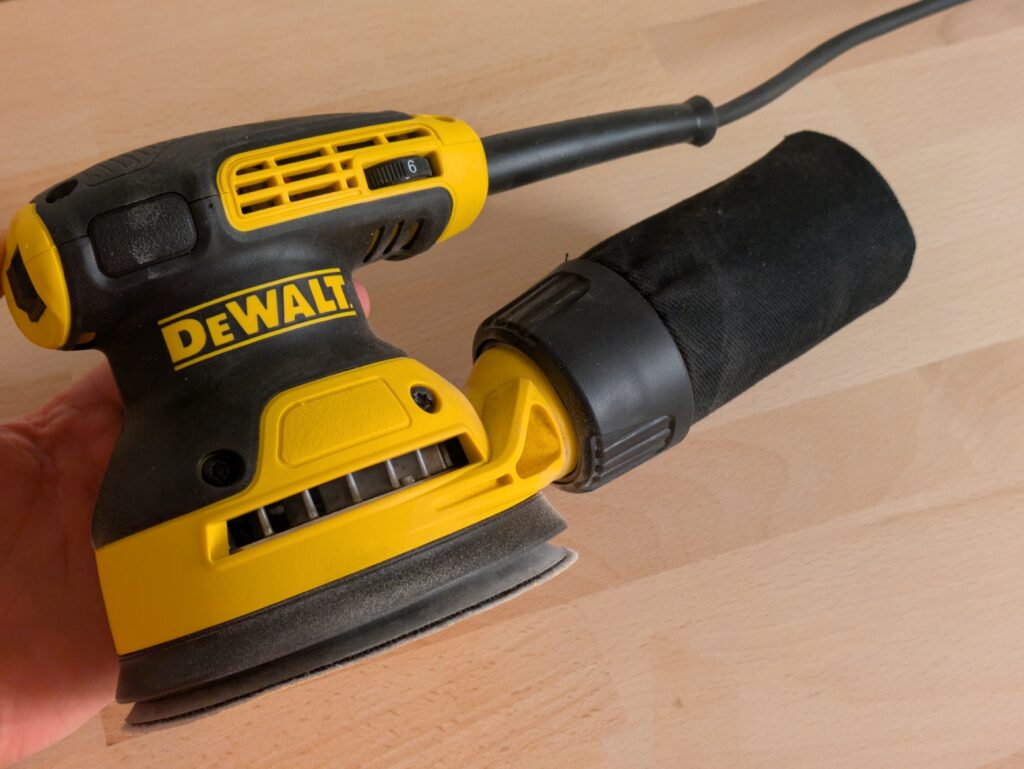 Dewalt DWE6423 QS Exzenterschleifer mit Staub