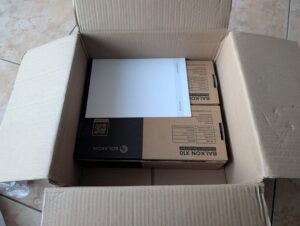 Verpackung des Solakon Balkonkraftwerks (2)