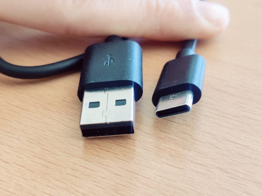 Cambridge Audio Melomania A100 In-Ear-Bluetooth-Kopfhörer USB-C-Ladekabel