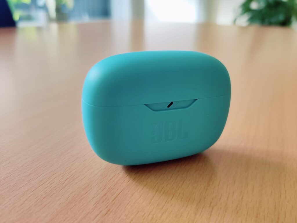 JBL Wave Beam 2 In-Ear-Kopfhörer Ladecase von vorne