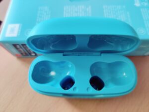 JBL Wave Beam 2 In-Ear-Bluetooth-Kopfhörer Ladecase leer
