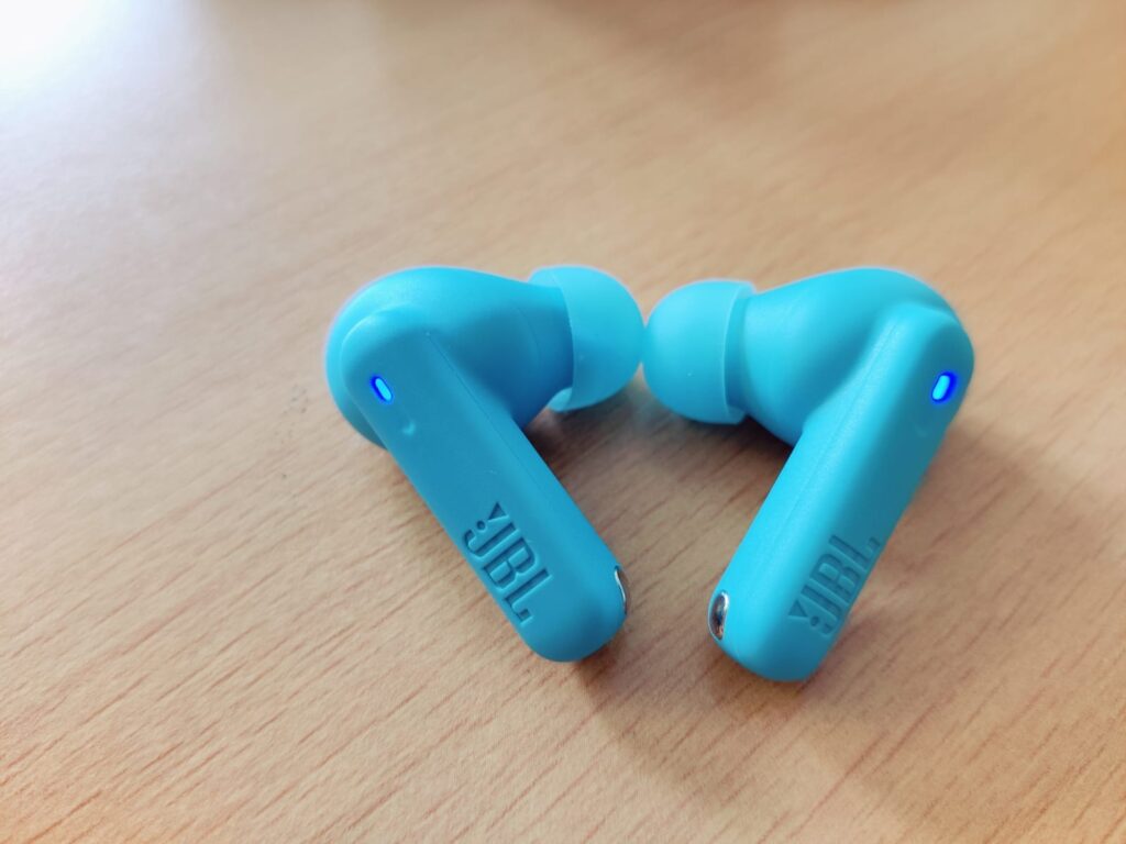 JBL Wave Beam 2 In-Ear-Kopfhörer beim Koppeln