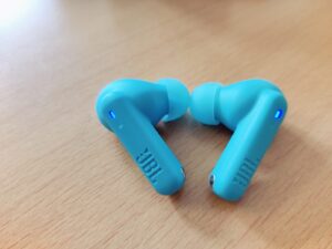 JBL Wave Beam 2 In-Ear-Kopfhörer beim Koppeln