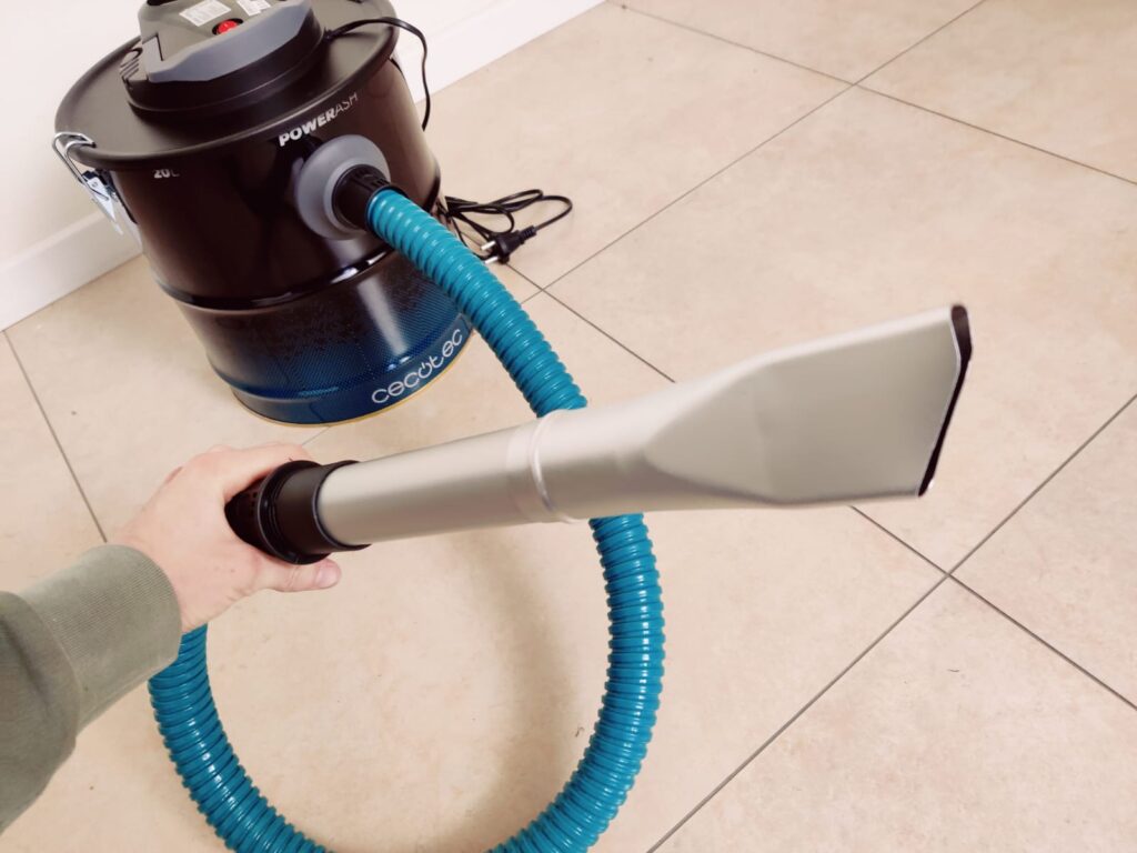 Cecotec Conga Ash 4000 Home Aschesauger Fugendüse montiert
