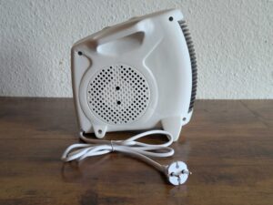 Clatronic HL3838 Heizlüfter von rechts vertikal