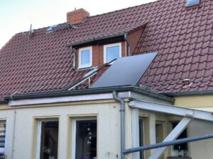 EcoFlow-STREAM-Balkonkraftwerk-Solarmodul-Anblick-von-unten-1024x768