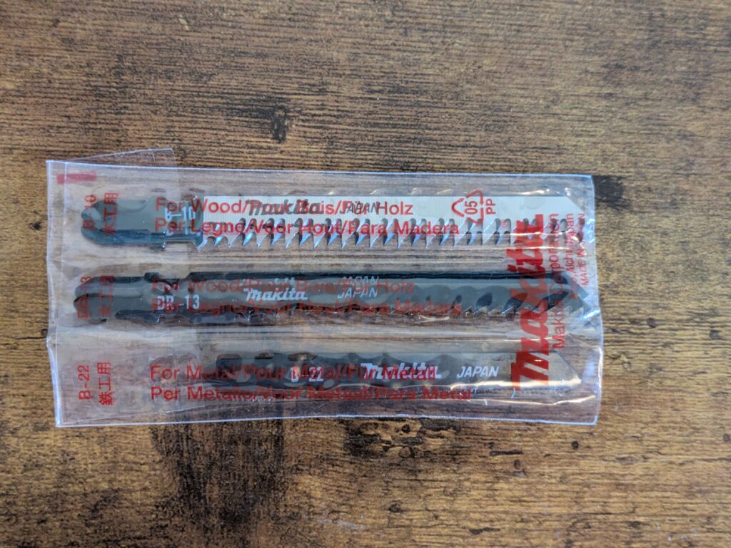 Sägeblätter der Makita JV001GD101 Stichsäge verpackt