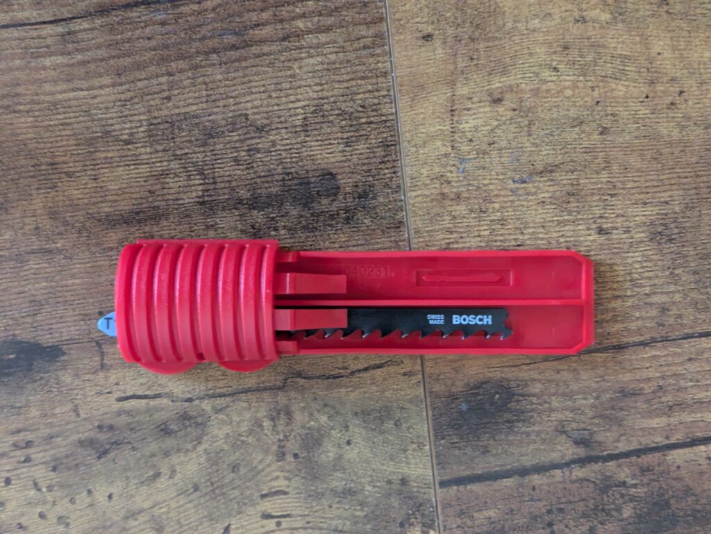 Sägeblattdepot der Bosch PST 900 PEL Stichsäge von oben