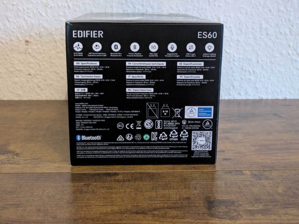 Verpackung des Edifier ES60 Lautsprechers von links