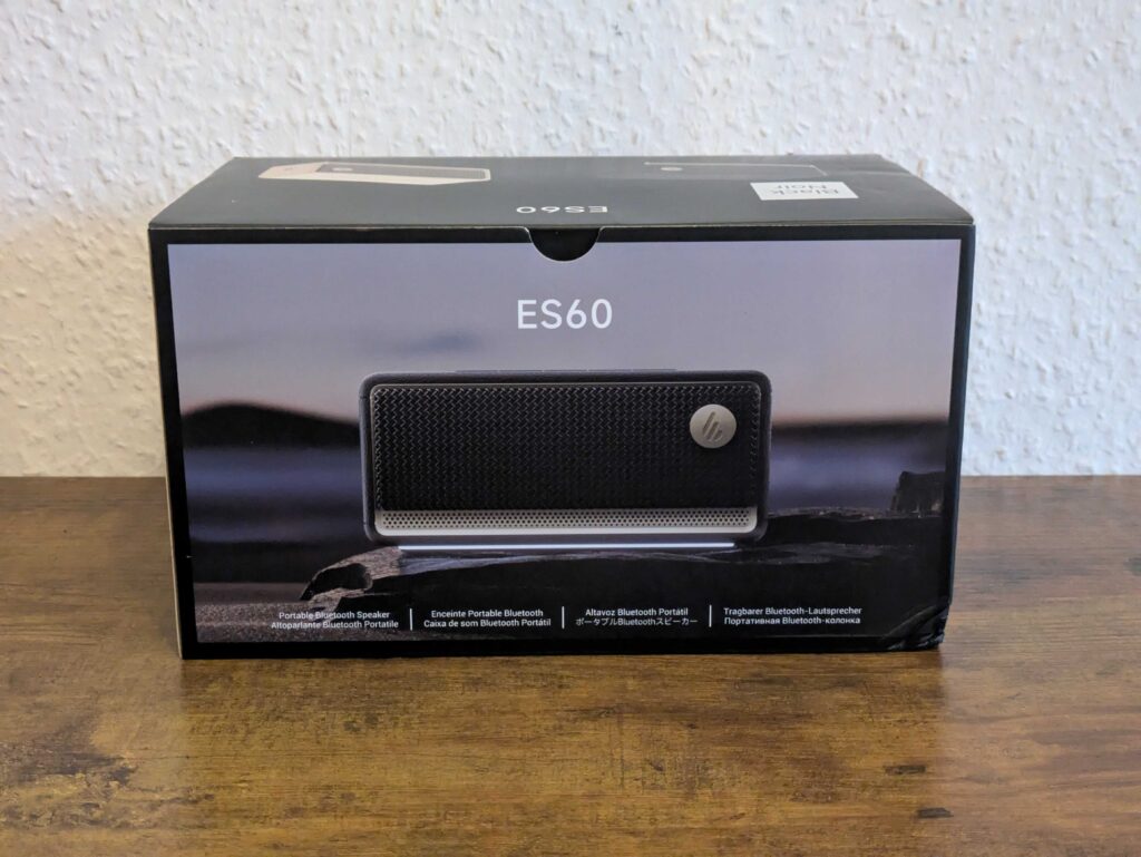 Verpackung des Edifier ES60 Lautsprechers von vorne
