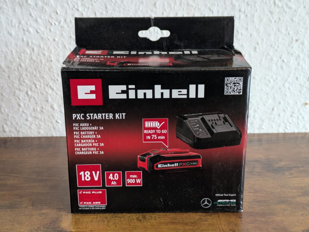Verpackung des Ladegeräts der Einhell TE-JS 1880 Li – Solo Stichsäge von vorne