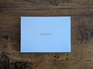 Zubehörverpackung des Edifier ES60 Lautsprechers