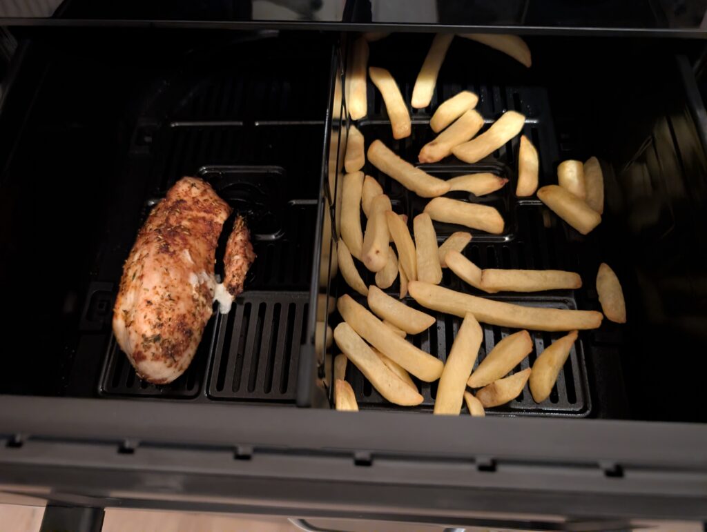 Panasonic NF-BC1000 Flex Heißluftfritteuse Hähnchen und Pommes fertig gegart